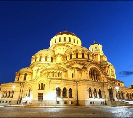 ¡Sumérgete en la Historia y el Arte con la Catedral de San Alejandro Nevsky!