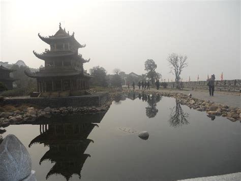 ¡Explora la Historia y la Naturaleza en el Templo de Yueyang Lou!