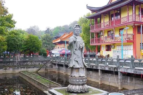 ¡Sumérgete en la Historia y la Naturaleza en el Templo de Guangji!