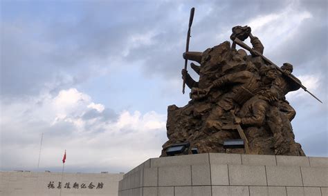 ¡Sumérgete en la Historia con los Gigantes de la Guerra de Corea en Dandong!