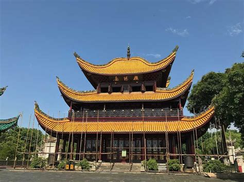  ¡Sumérgete en la historia y la belleza natural del Templo Yueyang Lou!