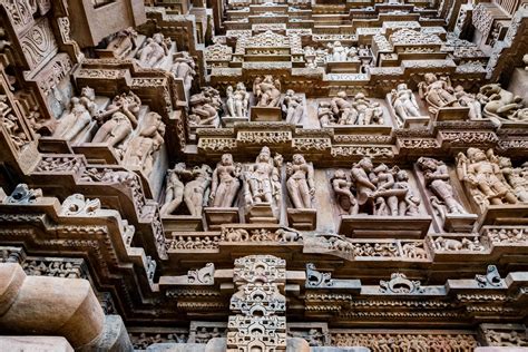  El Templo Khajuraho: Un Espectáculo de Arte y Erotismo en la India