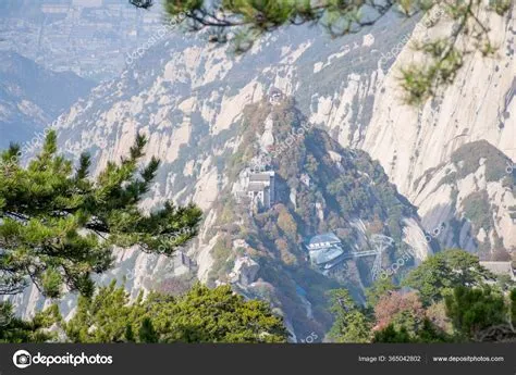  ¿Deseas explorar la majestuosidad antigua y el misterio espiritual del Templo de Huashan?