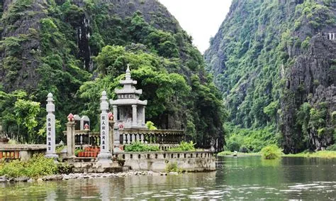 La Pagoda del Perfume: Un Oasis de Paz y Espiritualidad en la Vibrante Ciudad de Nha Trang